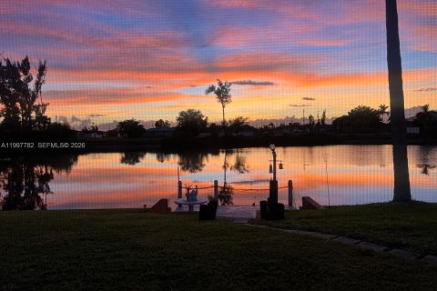 House in Cape Coral, Florida 3 bedrooms № 2059561 - photo 4