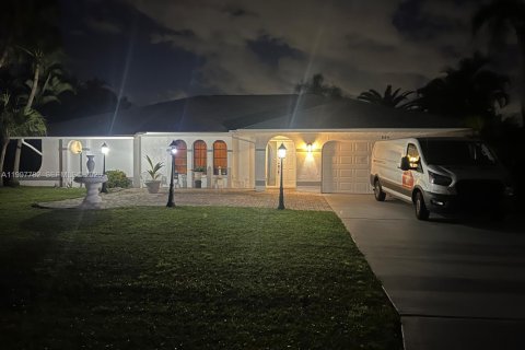 House in Cape Coral, Florida 3 bedrooms № 2059561 - photo 14