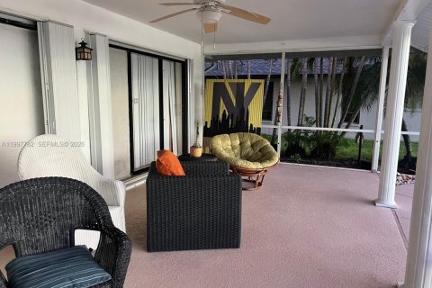 House in Cape Coral, Florida 3 bedrooms № 2059561 - photo 2