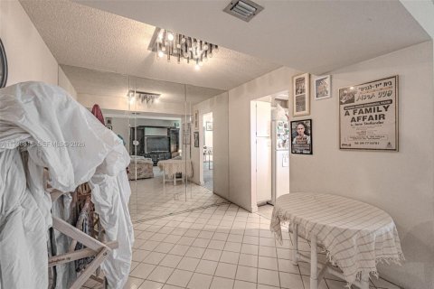 Купить кондоминиум в Лейк-Уорт, Флорида 6 комнат, 102.47м2, № 2152641 - фото 12