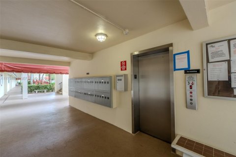 Купить кондоминиум в Лейк-Уорт, Флорида 6 комнат, 102.47м2, № 2152641 - фото 3