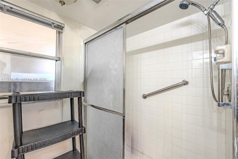 Купить кондоминиум в Лейк-Уорт, Флорида 6 комнат, 102.47м2, № 2152641 - фото 22