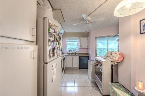 Купить кондоминиум в Лейк-Уорт, Флорида 6 комнат, 102.47м2, № 2152641 - фото 14