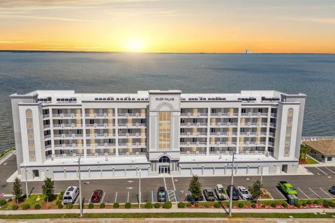 Condominio en Titusville, Florida, 2 dormitorios № 2306691