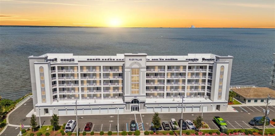 Condominio en Titusville, Florida, 2 dormitorios  № 2306691