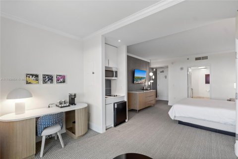 Condo in Miami Beach, Florida  № 2154760 - photo 12