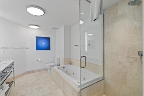 Condo in Miami Beach, Florida  № 2154760 - photo 13