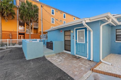 Condo in Indian Rocks Beach, Florida, 2 bedrooms  № 2094057 - photo 2
