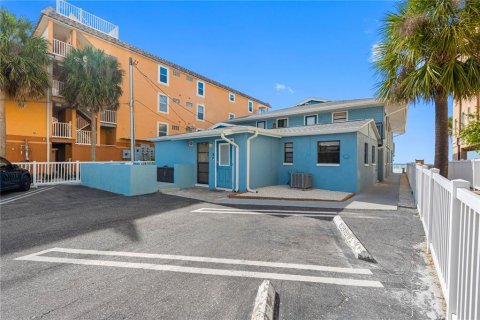 Condominio en Indian Rocks Beach, Florida, 2 dormitorios № 2094057