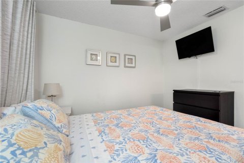 Condo in Indian Rocks Beach, Florida, 2 bedrooms  № 2094057 - photo 25