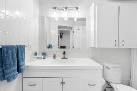Condo in Indian Rocks Beach, Florida, 2 bedrooms  № 2094057 - photo 26