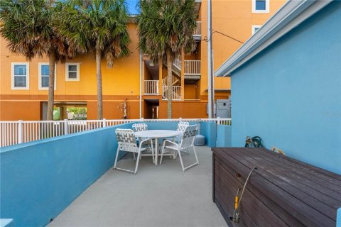 Condo in Indian Rocks Beach, Florida, 2 bedrooms  № 2094057 - photo 14