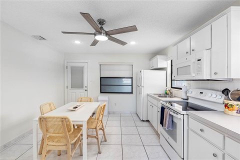 Condo in Indian Rocks Beach, Florida, 2 bedrooms  № 2094057 - photo 18