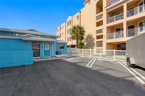 Condo in Indian Rocks Beach, Florida, 2 bedrooms  № 2094057 - photo 16