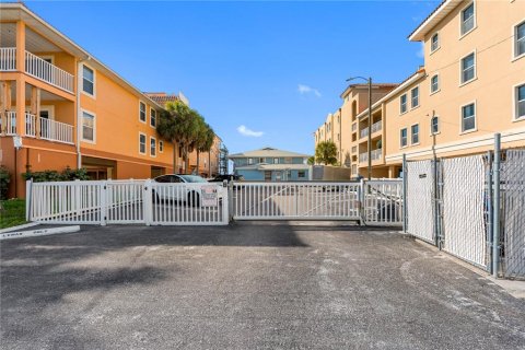 Condo in Indian Rocks Beach, Florida, 2 bedrooms  № 2094057 - photo 5