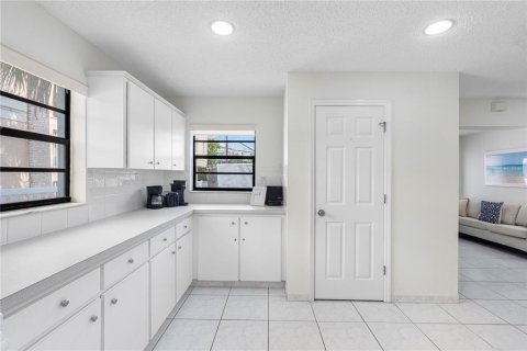Condo in Indian Rocks Beach, Florida, 2 bedrooms  № 2094057 - photo 17