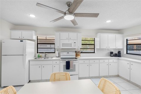 Condo in Indian Rocks Beach, Florida, 2 bedrooms  № 2094057 - photo 21