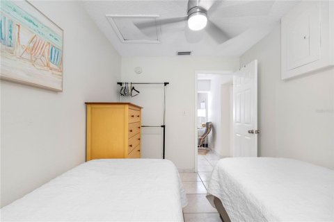 Condo in Indian Rocks Beach, Florida, 2 bedrooms  № 2094057 - photo 30