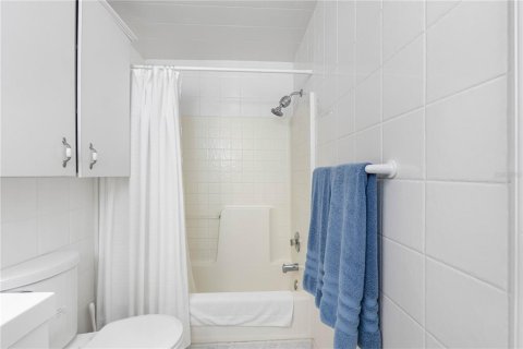 Condo in Indian Rocks Beach, Florida, 2 bedrooms  № 2094057 - photo 27