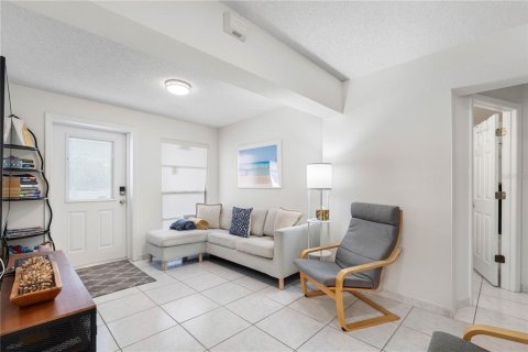 Condo in Indian Rocks Beach, Florida, 2 bedrooms  № 2094057 - photo 10
