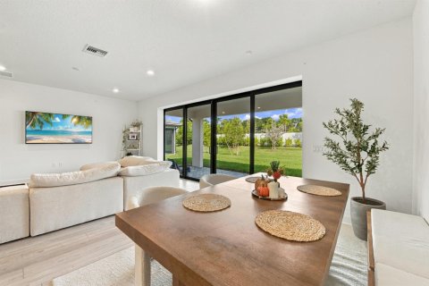 House in Lake Worth, Florida 5 bedrooms, 268.86 sq.m. № 2412349 - photo 27