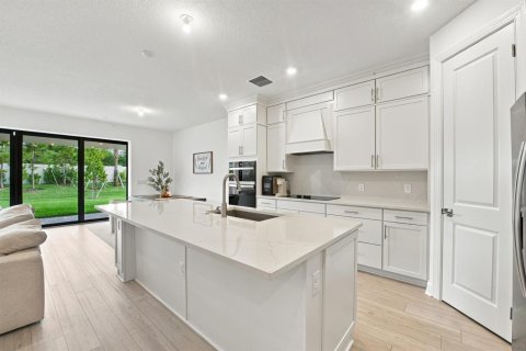 House in Lake Worth, Florida 5 bedrooms, 268.86 sq.m. № 2412349 - photo 29