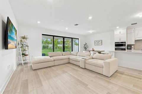 House in Lake Worth, Florida 5 bedrooms, 268.86 sq.m. № 2412349 - photo 10