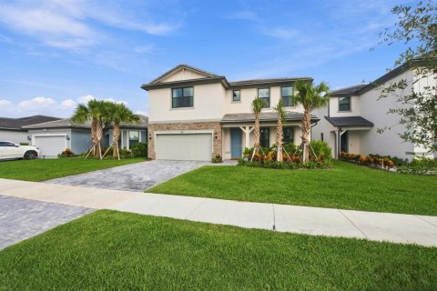 House in Lake Worth, Florida 5 bedrooms, 268.86 sq.m. № 2412349 - photo 4