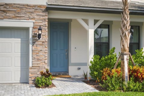 House in Lake Worth, Florida 5 bedrooms, 268.86 sq.m. № 2412349 - photo 7