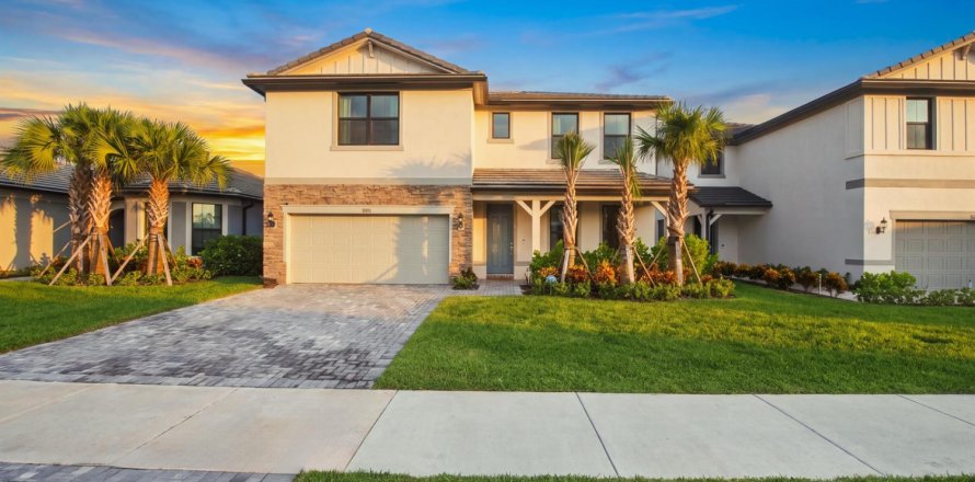 House in Lake Worth, Florida 5 bedrooms, 268.86 sq.m. № 2412349
