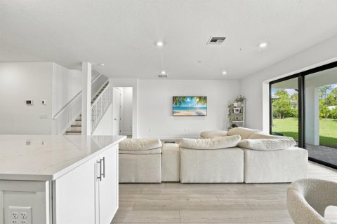 House in Lake Worth, Florida 5 bedrooms, 268.86 sq.m. № 2412349 - photo 15