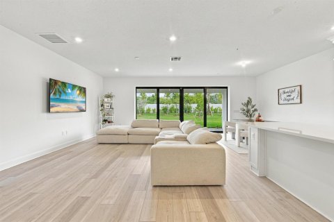 House in Lake Worth, Florida 5 bedrooms, 268.86 sq.m. № 2412349 - photo 13