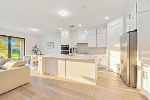 House in Lake Worth, Florida 5 bedrooms, 268.86 sq.m. № 2412349 - photo 20