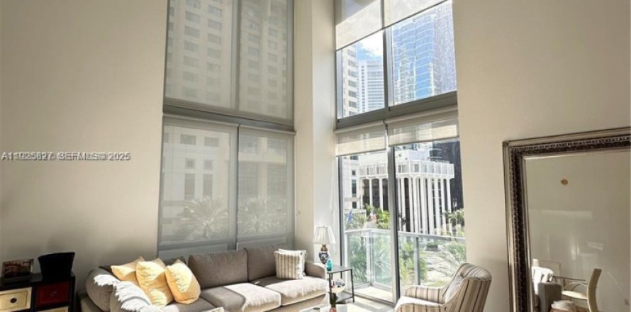 Кондоминиум с 2 спальнями в Майами, Флорида № 1988071