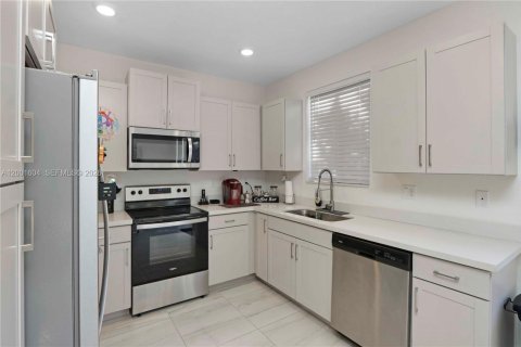 Townhouse in Homestead, Florida 3 bedrooms, 120.96 sq.m. № 2068941 - photo 10