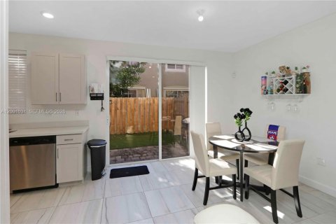 Townhouse in Homestead, Florida 3 bedrooms, 120.96 sq.m. № 2068941 - photo 7
