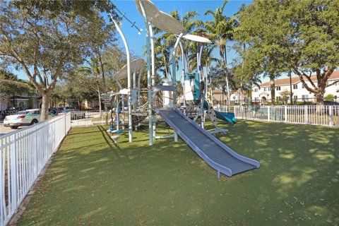 Townhouse in Homestead, Florida 3 bedrooms, 120.96 sq.m. № 2068941 - photo 26