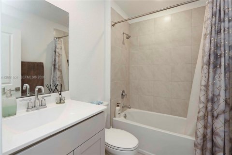 Townhouse in Homestead, Florida 3 bedrooms, 120.96 sq.m. № 2068941 - photo 18