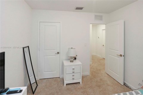 Townhouse in Homestead, Florida 3 bedrooms, 120.96 sq.m. № 2068941 - photo 15