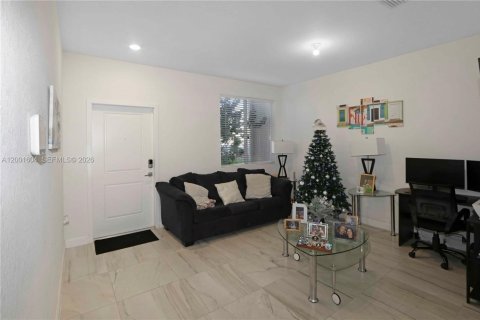 Townhouse in Homestead, Florida 3 bedrooms, 120.96 sq.m. № 2068941 - photo 2