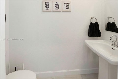 Townhouse in Homestead, Florida 3 bedrooms, 120.96 sq.m. № 2068941 - photo 12