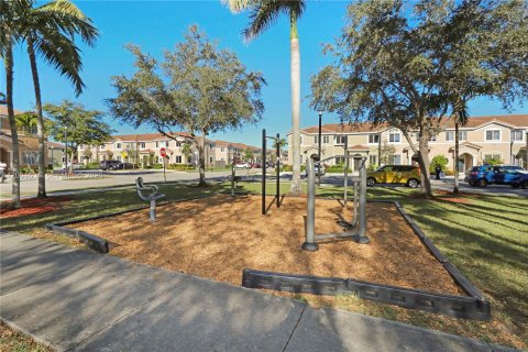 Townhouse in Homestead, Florida 3 bedrooms, 120.96 sq.m. № 2068941 - photo 28