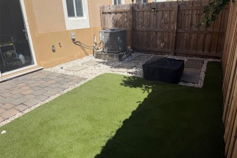 Townhouse in Homestead, Florida 3 bedrooms, 120.96 sq.m. № 2068941 - photo 22