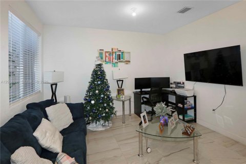 Townhouse in Homestead, Florida 3 bedrooms, 120.96 sq.m. № 2068941 - photo 3