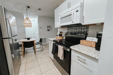 Condo in Daytona Beach, Florida, 2 bedrooms  № 2226134 - photo 6