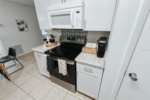 Condo in Daytona Beach, Florida, 2 bedrooms  № 2226134 - photo 7