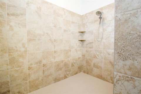 House in LORRAINE LAKES in Bradenton, Florida 3 bedrooms, 246.19 sq.m. № 217413 - photo 20