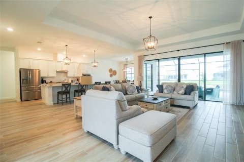 House in LORRAINE LAKES in Bradenton, Florida 3 bedrooms, 246.19 sq.m. № 217413 - photo 9