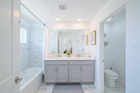 Townhouse in Davenport, Florida 4 bedrooms, 177.81 sq.m. № 2394128 - photo 16