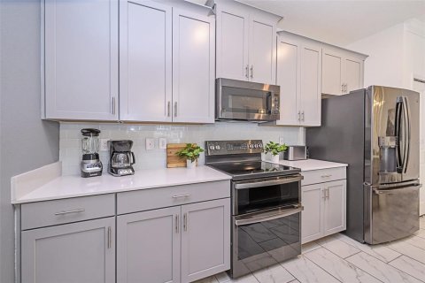 Townhouse in Davenport, Florida 4 bedrooms, 177.81 sq.m. № 2394128 - photo 6